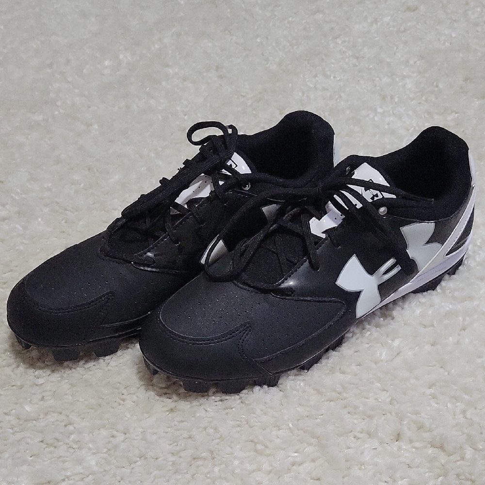 NWOT Under Armour Black & White Glyde CC softball cleats, women's size 12